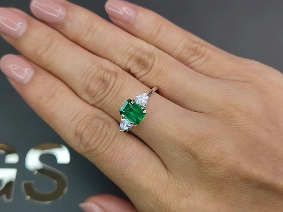 Яркий изумруд Muzo Green 1,06 карат, Колумбия Изображение №5