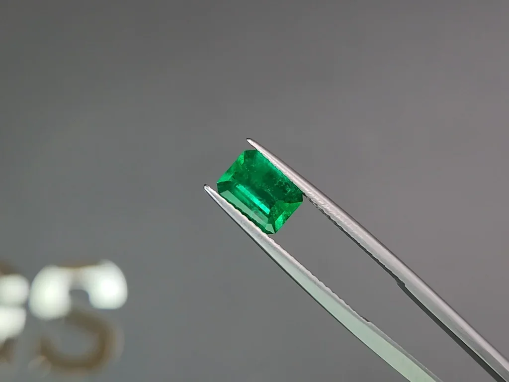 Яркий изумруд Muzo Green 1,06 карат, Колумбия Изображение №3