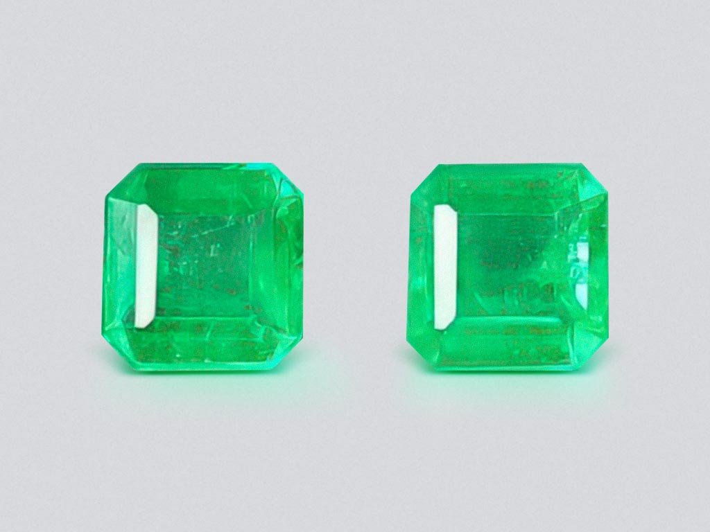 Пара изумрудов цвета Vivid Green в огранке изумруд 1,89 карата, Колумбия Изображение №1