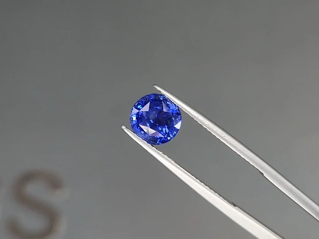 Негретый синий сапфир Royal Blue в огранке круг 3,02 карата, Шри-Ланка Изображение №3