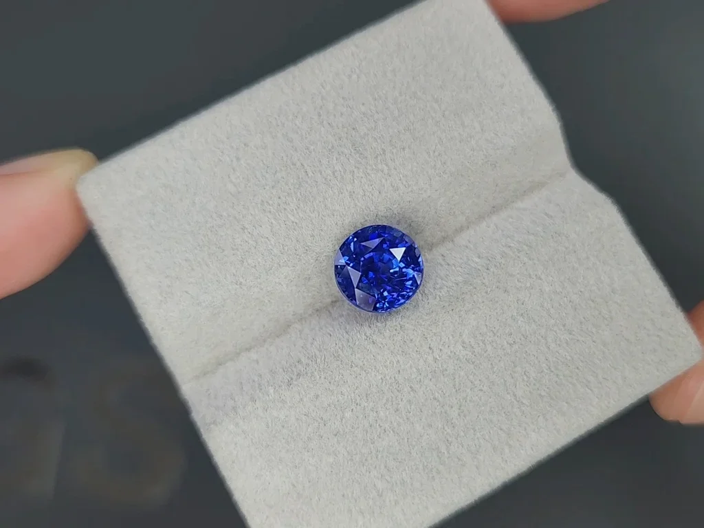 Негретый синий сапфир Royal Blue в огранке круг 3,02 карата, Шри-Ланка Изображение №4