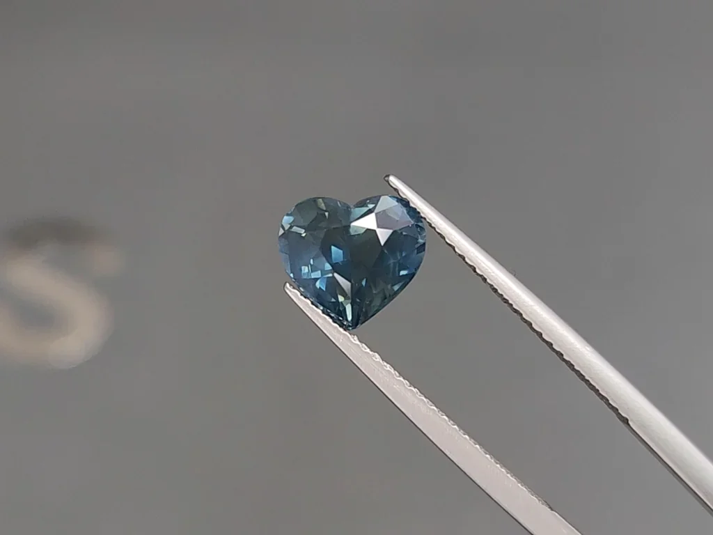Сапфир Teal в огранке сердце 3,12 карат, Мадагаскар Изображение №3