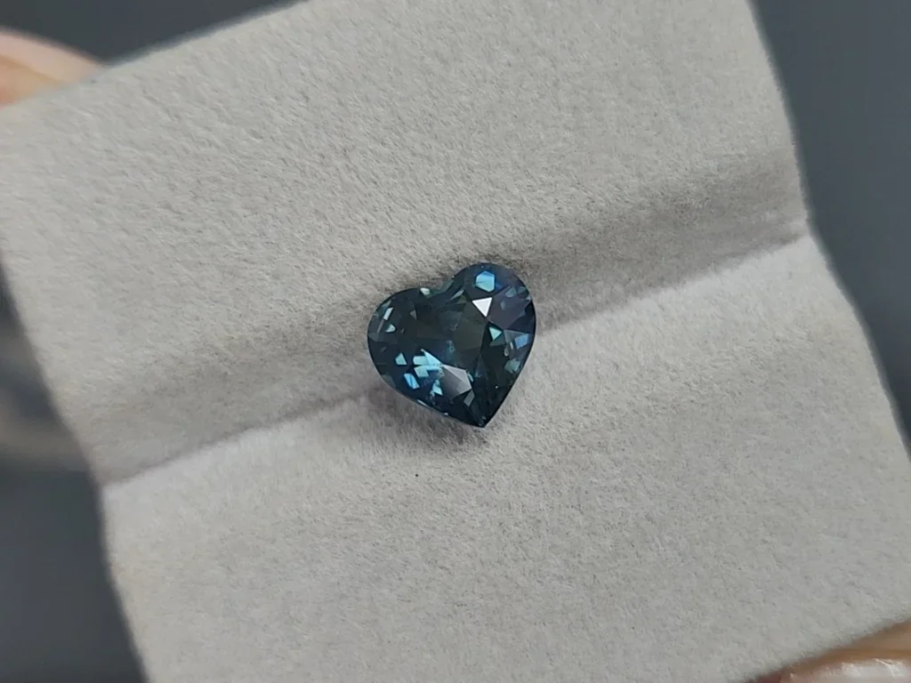 Сапфир Teal в огранке сердце 3,12 карат, Мадагаскар Изображение №4