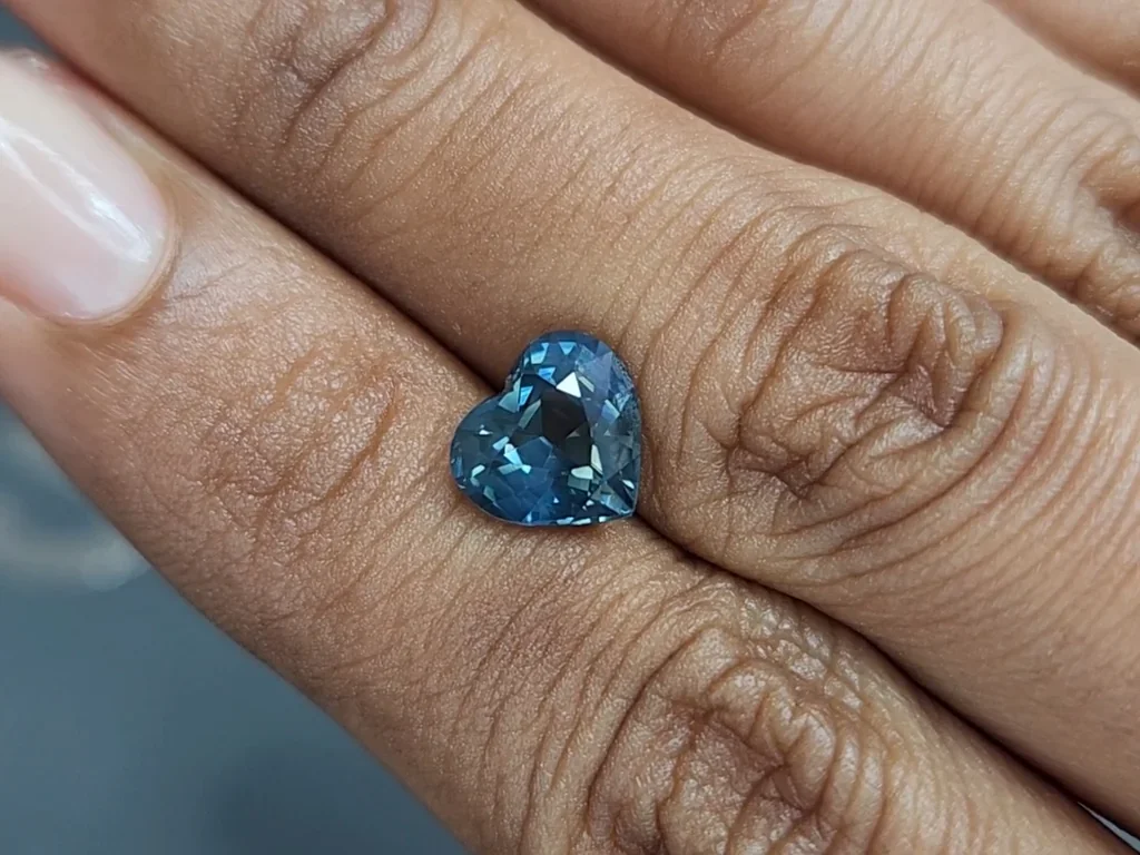 Сапфир Teal в огранке сердце 3,12 карат, Мадагаскар Изображение №2