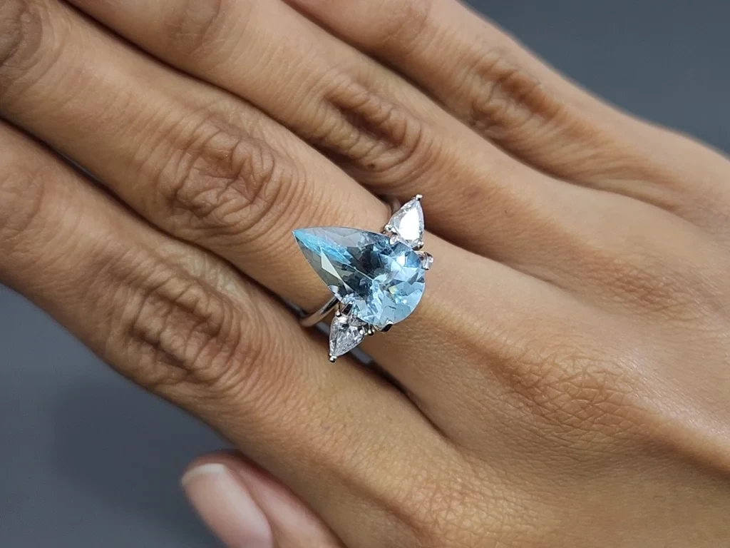 Аквамарин в огранке груша 3,97 карат, Мадагаскар Изображение №5