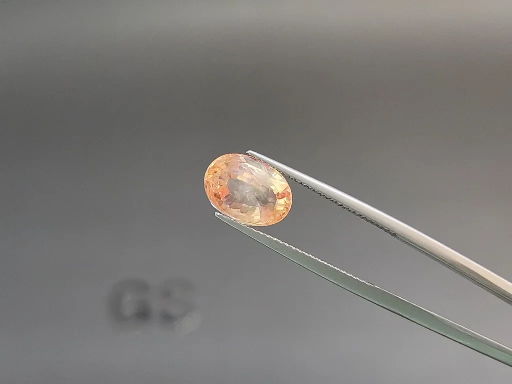 Негретый сапфир Падпараджа в огранке овал 4,56 карат, Шри-Ланка  Изображение №3