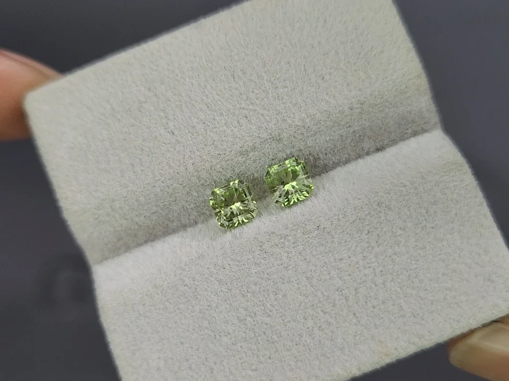 Пара гранатов гроссуляр в огранке радиант 1,03 карат, Танзания Изображение №4