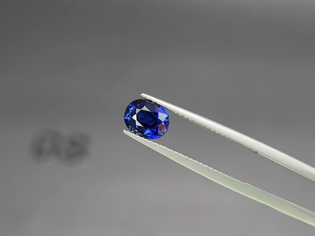 Сапфир Royal Blue в огранке овал 1,70 карат, Мадагаскар Изображение №3