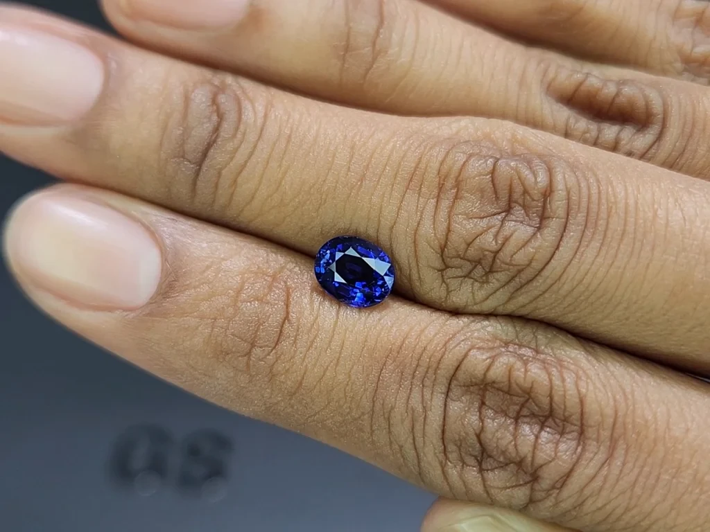Сапфир Royal Blue в огранке овал 1,70 карат, Мадагаскар Изображение №2