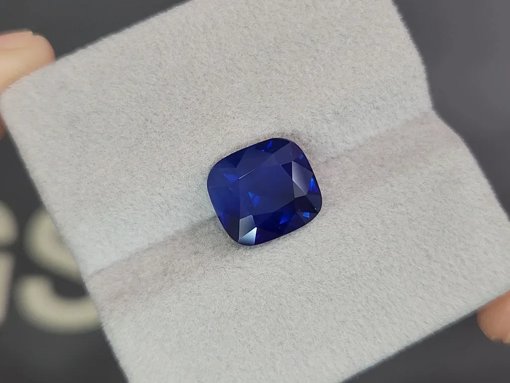 Негретый сапфир Royal Blue в огранке кушон 5,26 карата, Мадагаскар  Изображение №4