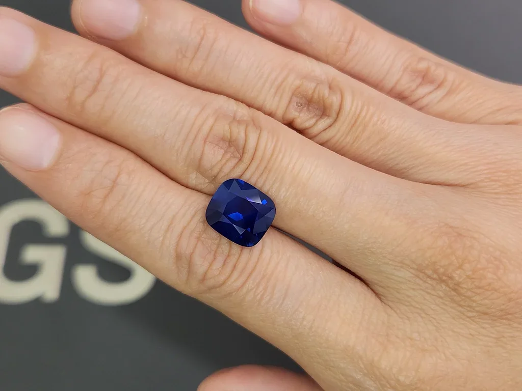 Негретый сапфир Royal Blue в огранке кушон 5,26 карата, Мадагаскар  Изображение №2