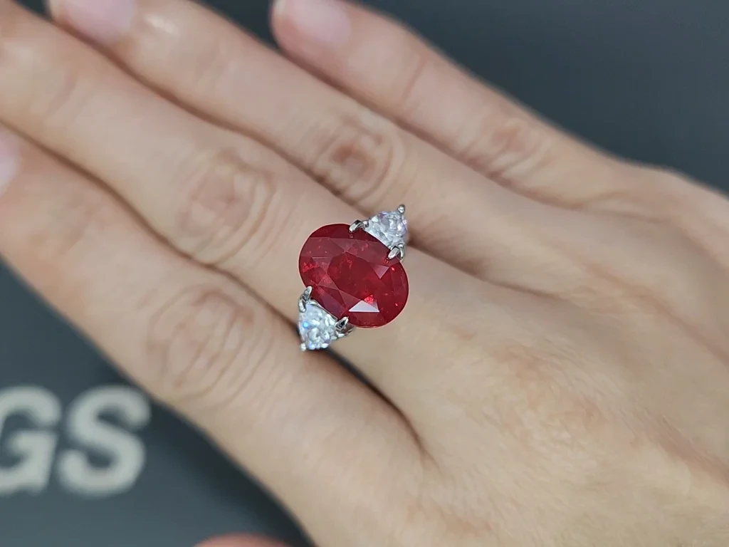 Красная шпинель в огранке овал 6,01 карат, Танзания Изображение №3