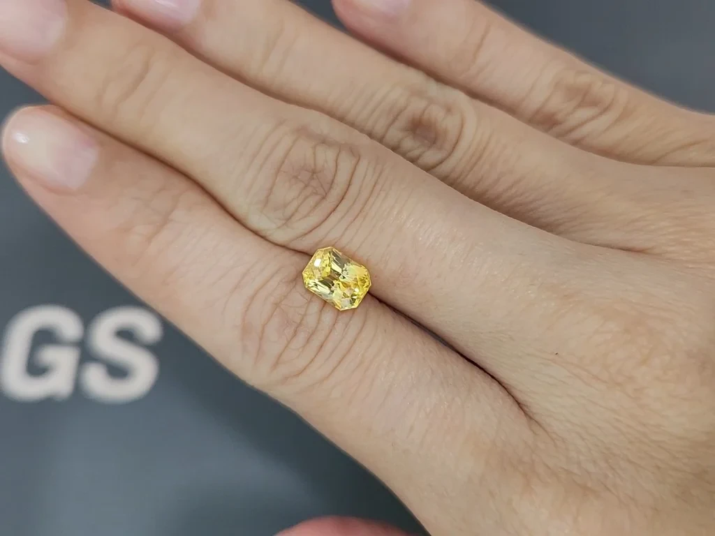 Сапфир Vivid Yellow в огранке радиант 2,18 карат, Шри-Ланка Изображение №2