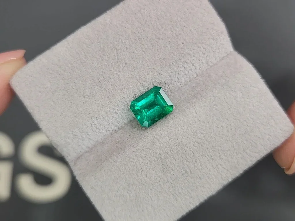 Изумруд Vivid Muzo Green 1,23 карата, Колумбия Изображение №4