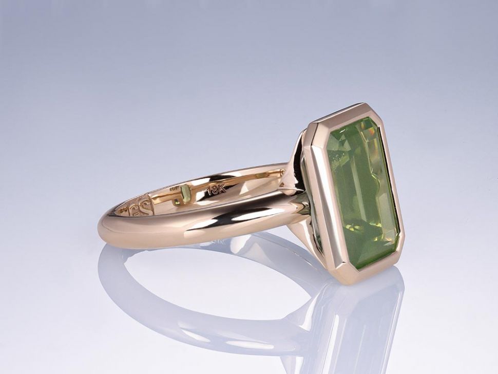 Кольцо с уникальным зеленым цирконом 7,40 карат в золоте 750 пробы цвета шампань Изображение №2
