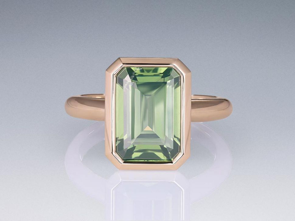 Кольцо с уникальным зеленым цирконом 7,40 карат в золоте 750 пробы цвета шампань Изображение №1