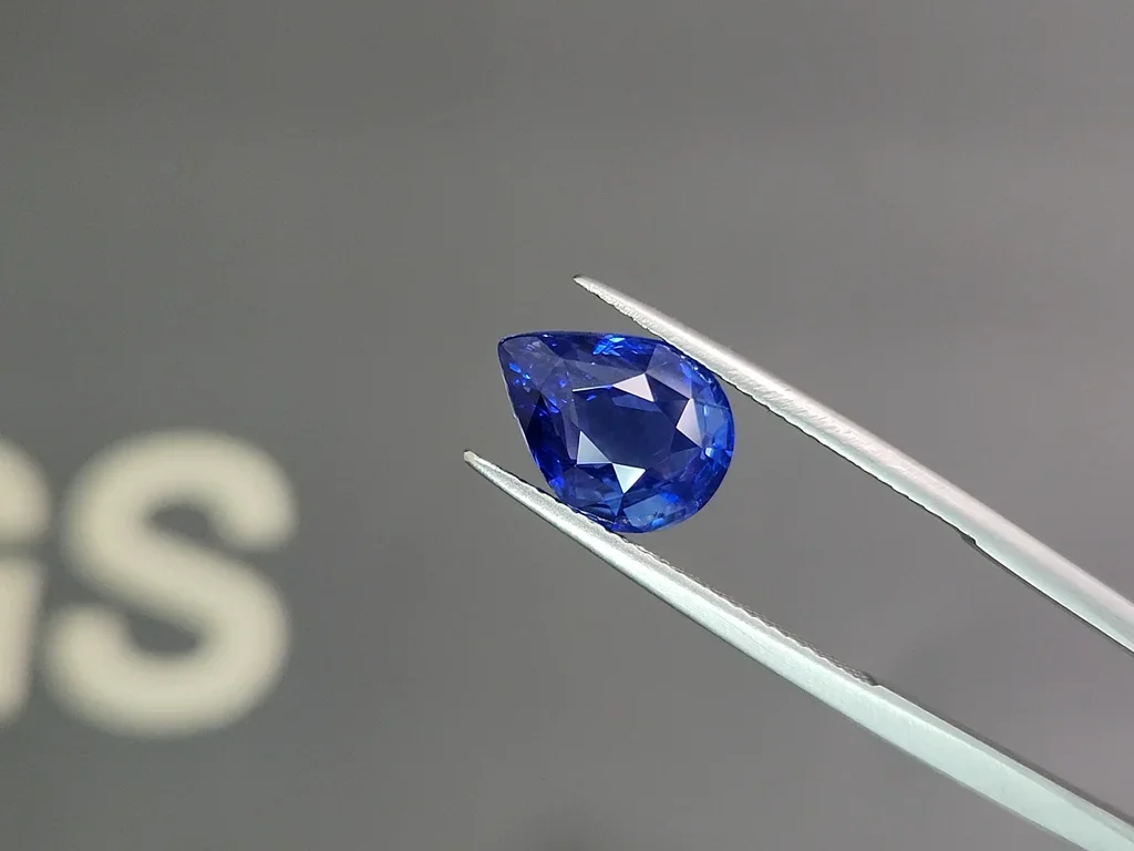 Негретый сапфир Royal Blue в огранке груша 5,07 карата, Мадагаскар Изображение №3