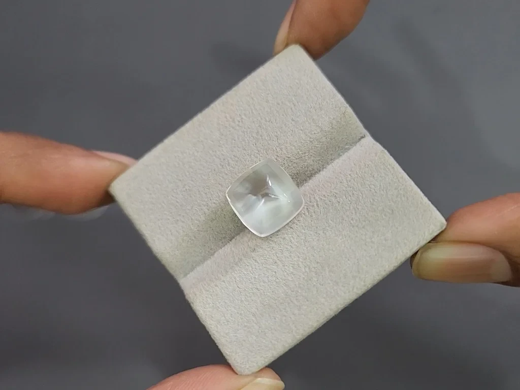 Лунный камень в огранке кабошон 6,60 карат, Бирма Изображение №4