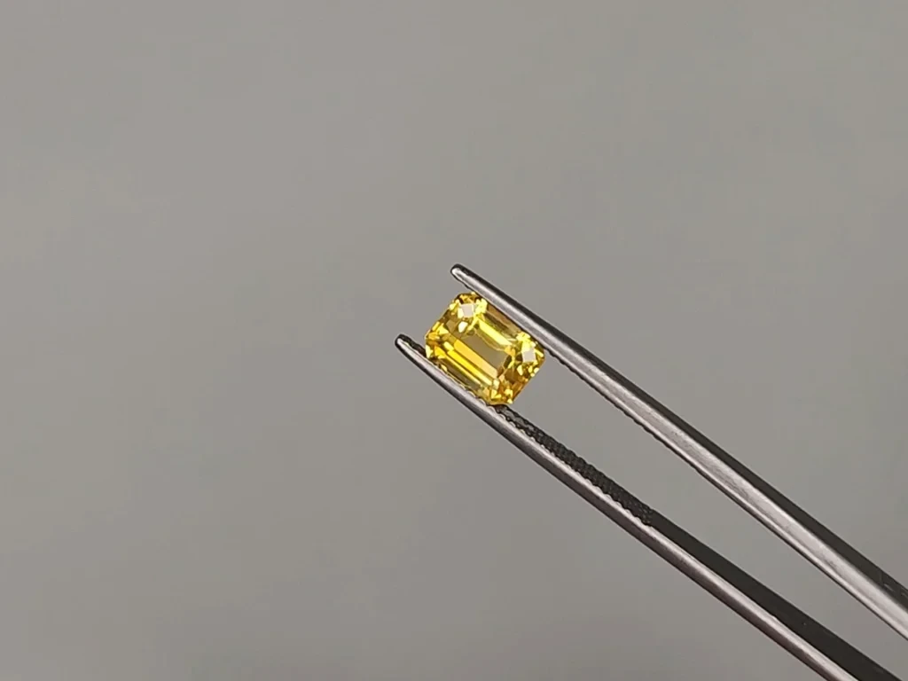 Сапфир Vivid Yellow в огранке октагон 2,05 карат, Шри-Ланка Изображение №2