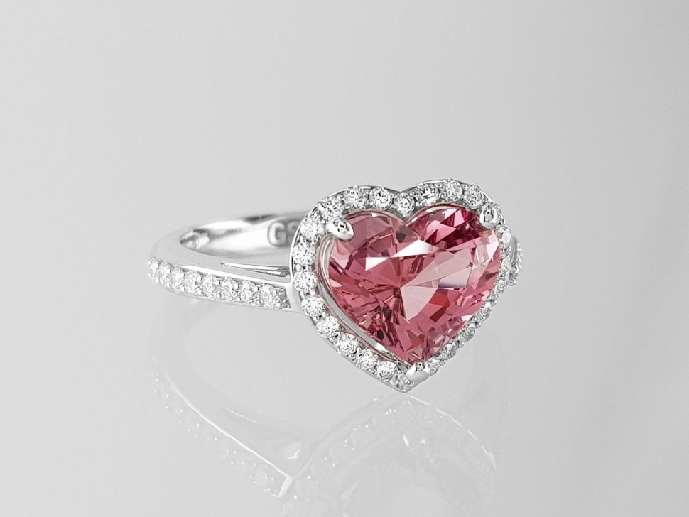 Кольцо с розовой шпинелью 2,36 карат и бриллиантами в белом золоте 750 пробы Изображение №3