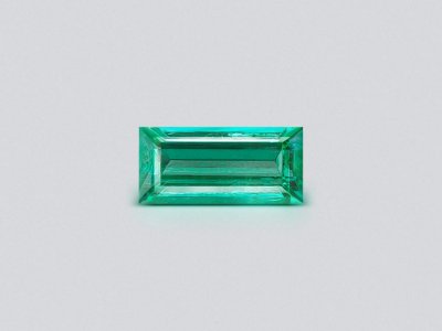Изумруд цвета Vibrant Green из Колумбии в огранке багет 1,54 карата photo