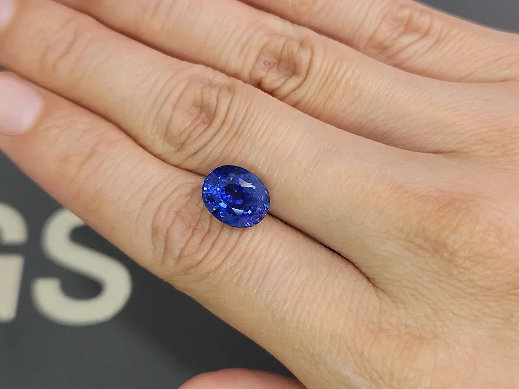 Негретый сапфир Royal Blue в огранке овал 6,67 карата, Шри-Ланка Изображение №2