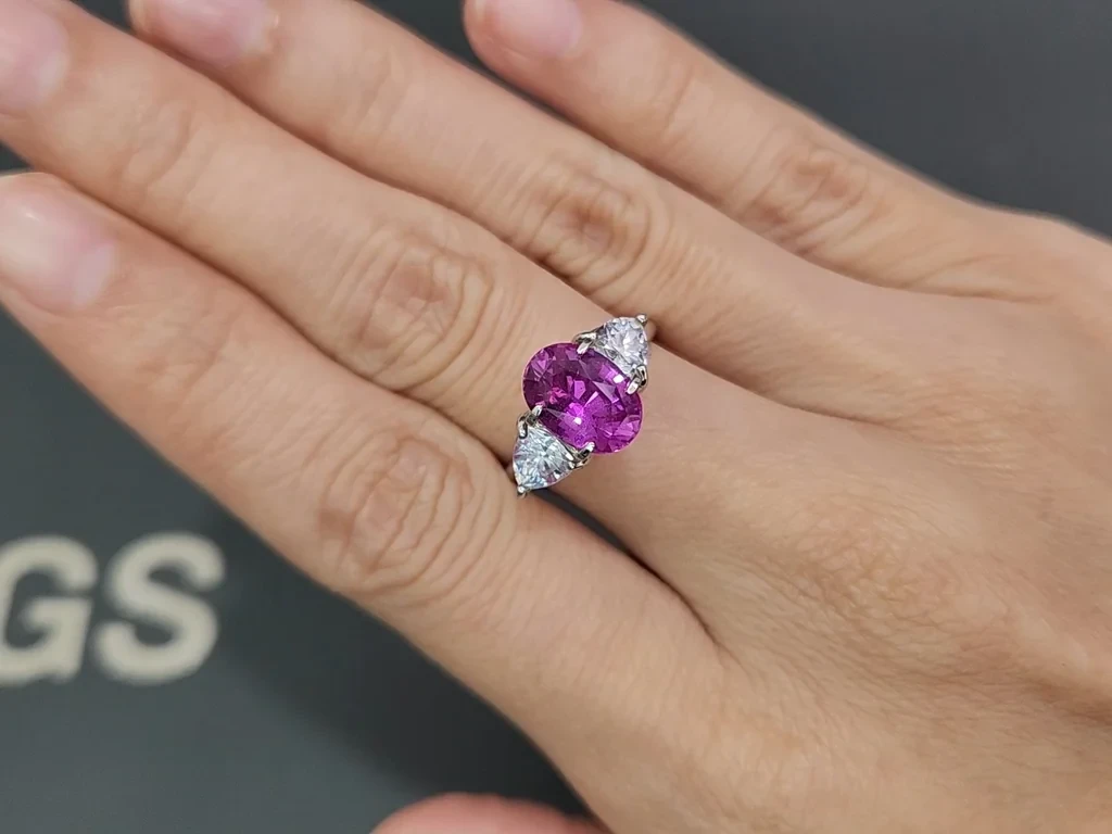 Негретый розовый сапфир в огранке овал 2,57 карат, Мадагаскар  Изображение №5