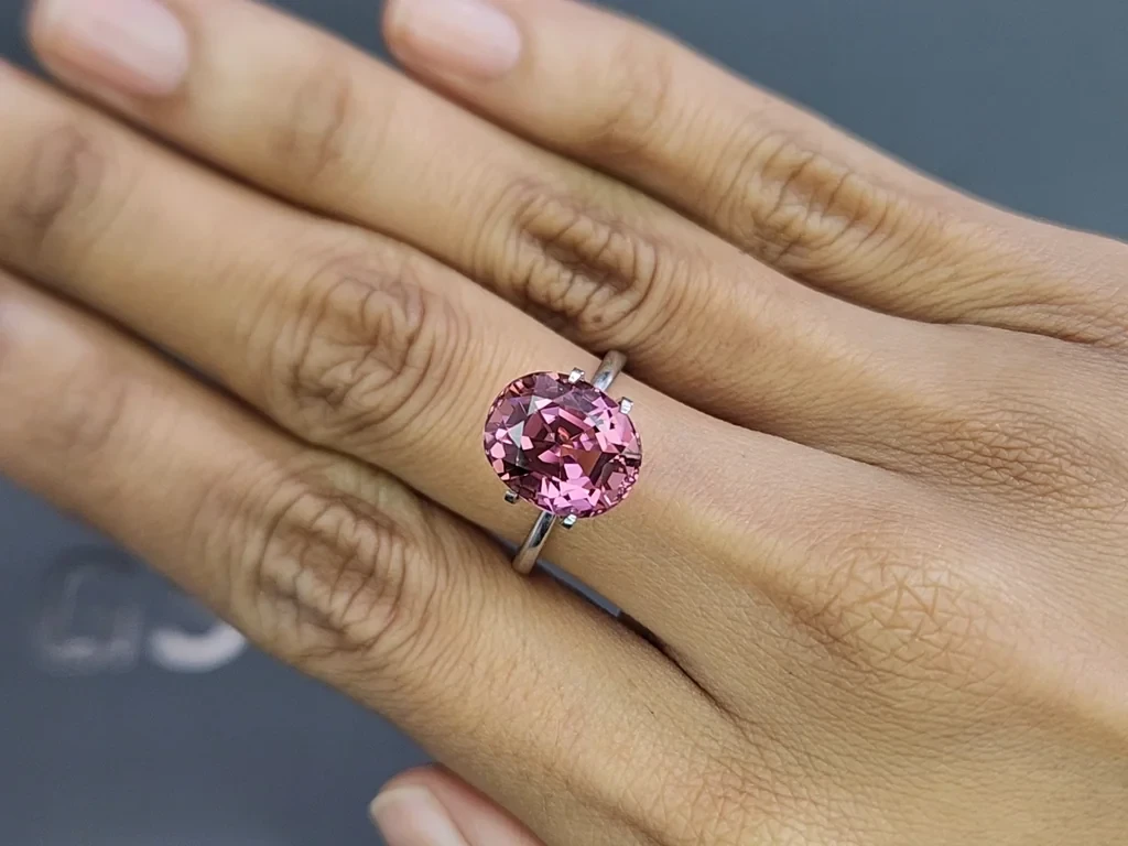 Розово-оранжевый турмалин в огранке овал 6,68 карат, Африка Изображение №5