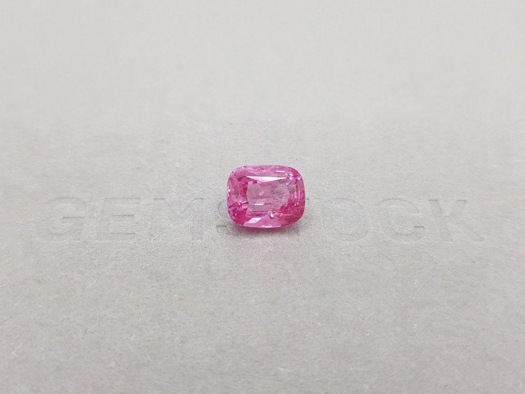 Нежно розовая шпинель в огранке кушон 3,01 карата Изображение №1