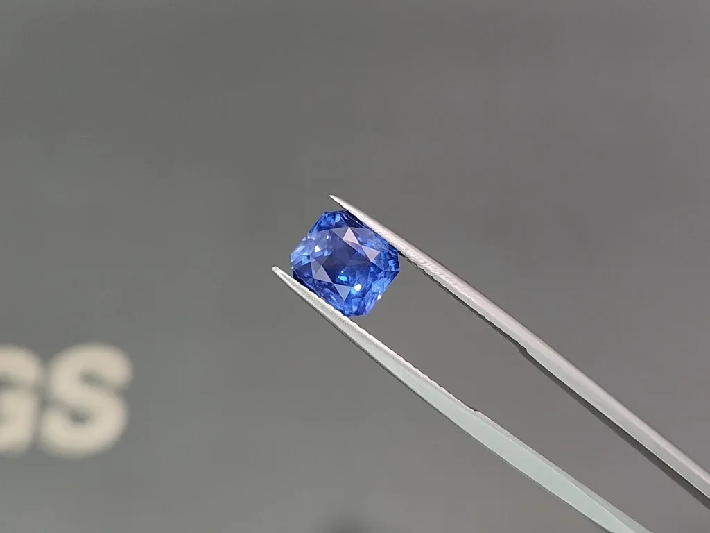 Негретый сапфир Cornflower Blue в огранке радиант 3,53 карат, Шри-Ланка Изображение №3