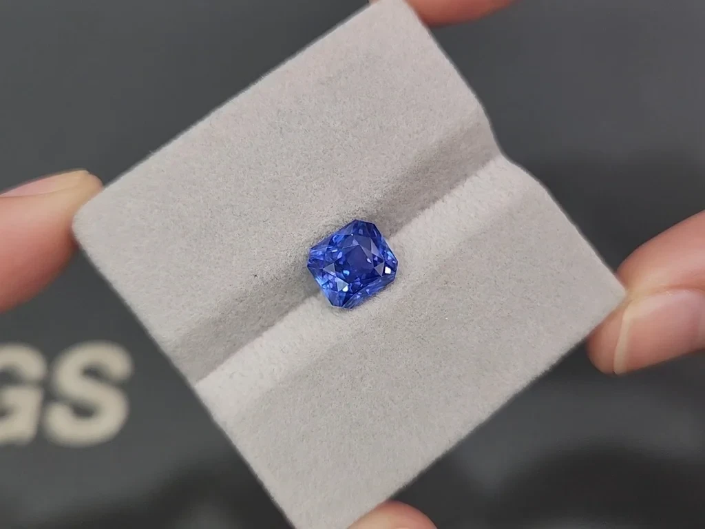 Негретый сапфир Cornflower Blue в огранке радиант 3,53 карат, Шри-Ланка Изображение №4