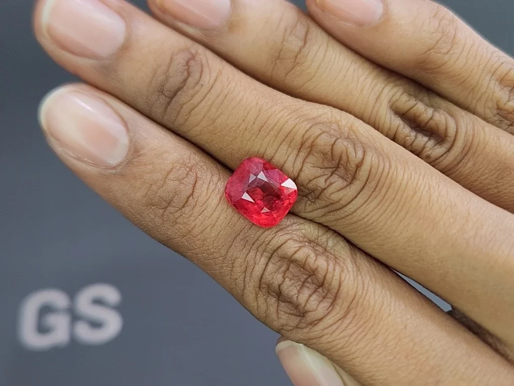 Насыщенная оранжево-красная шпинель Махенге в огранке кушон 5,11 карат, Танзания Изображение №2