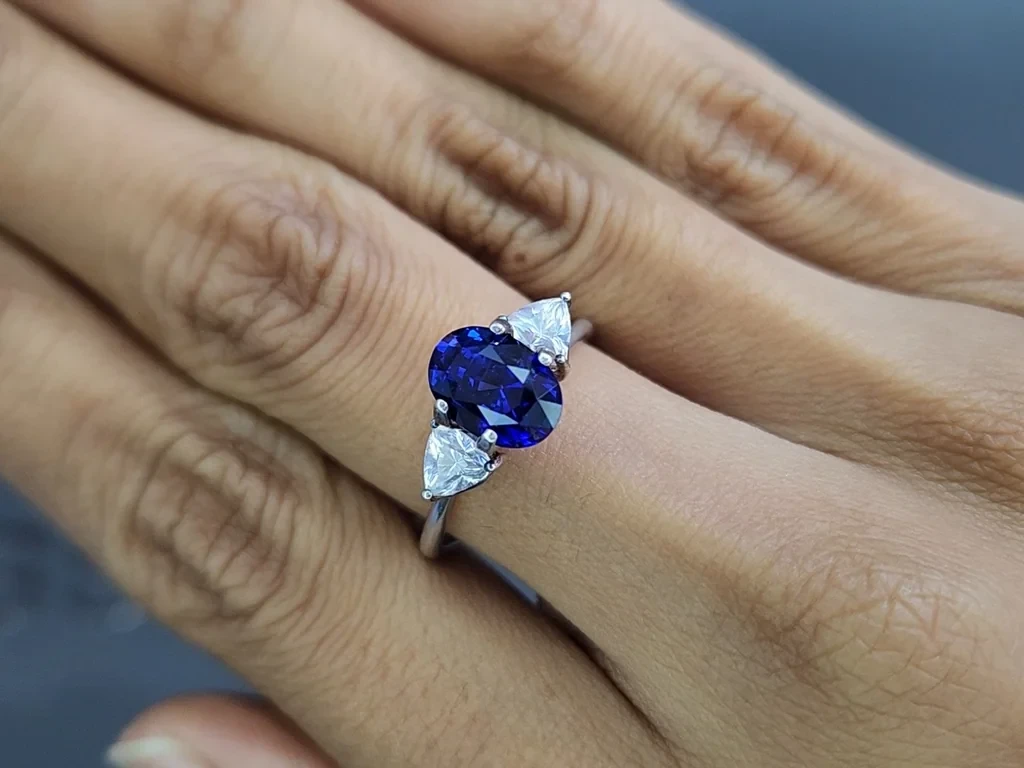 Сапфир Royal Blue в огранке овал 3,01 карат, Шри-Ланка  Изображение №5