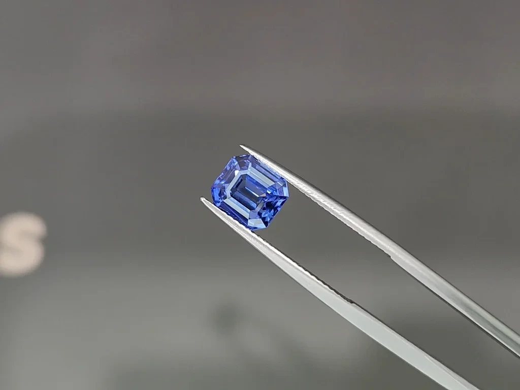 Сапфир Cornflower Blue в огранке октагон 3,04 карат, Шри-Ланка Изображение №3