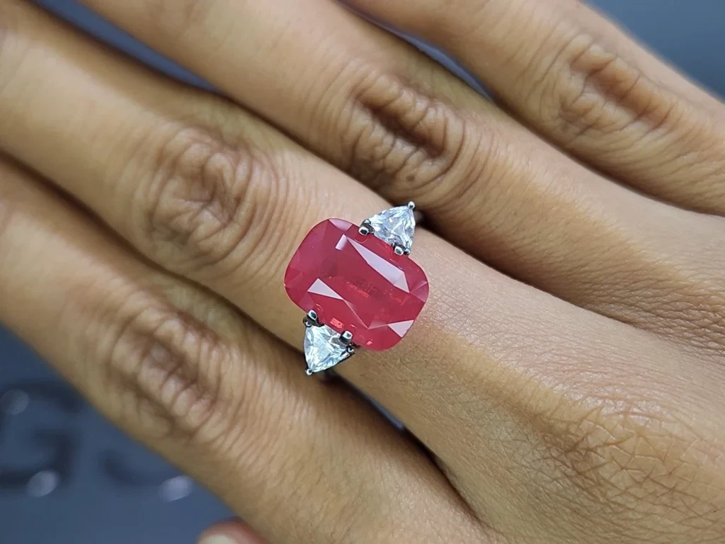 Розовая шпинель Махенге в огранке кушон 6,35 карат, Танзания Изображение №5