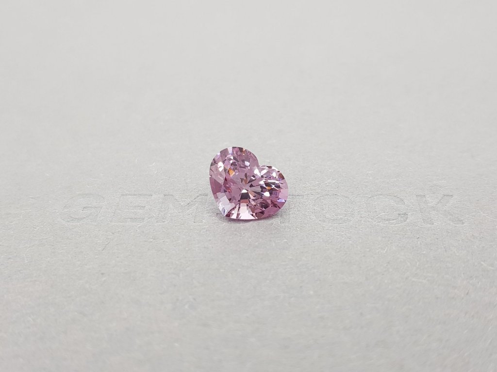 Кольцо с розовой шпинелью и бриллиантами в белом золоте 750 пробы Изображение №3