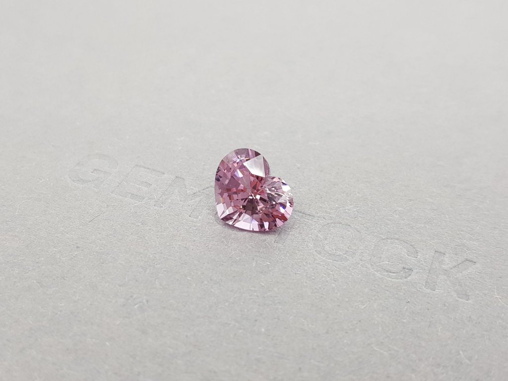 Кольцо с розовой шпинелью и бриллиантами в белом золоте 750 пробы Изображение №5