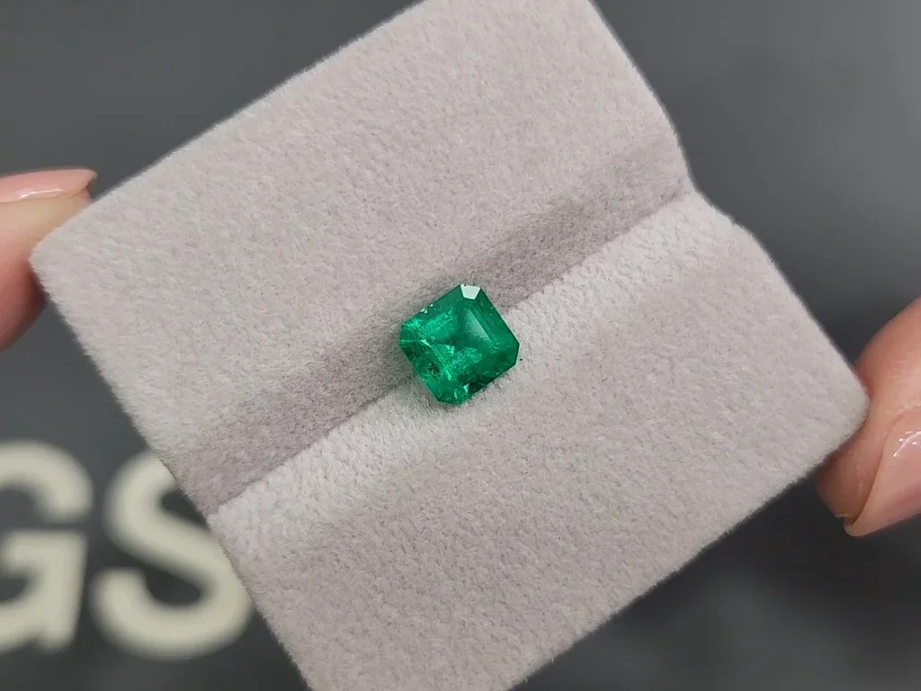 Колумбийский изумруд 1,33 карата в огранке октагон, Muzo Green Изображение №4