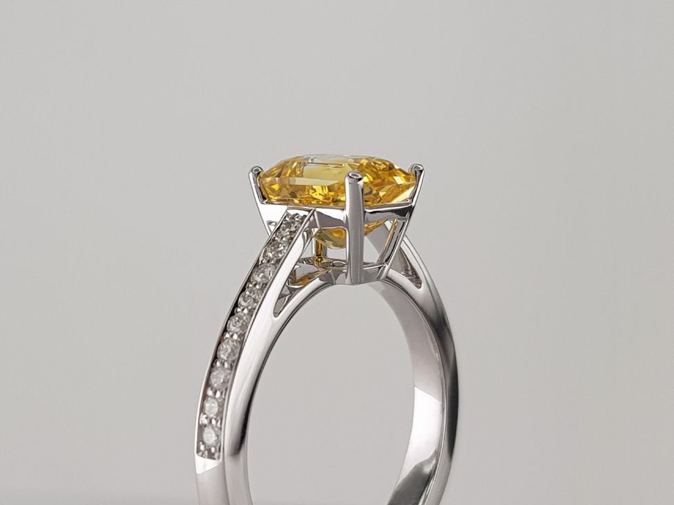 Кольцо с золотым сапфиром 2,55 карата и бриллиантами из золота 750 пробы Изображение №4