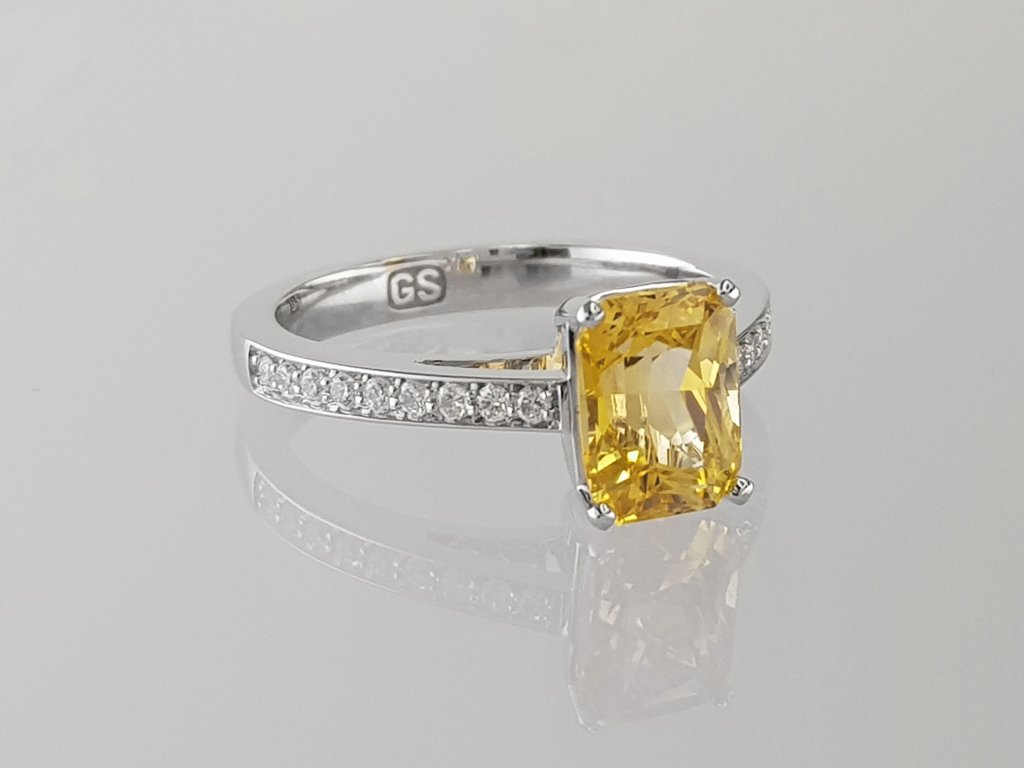 Кольцо с золотым сапфиром 2,55 карата и бриллиантами из золота 750 пробы Изображение №2