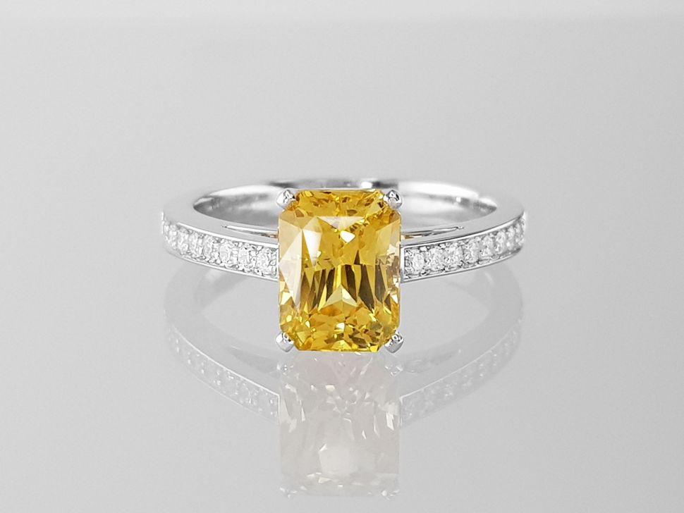 Кольцо с золотым сапфиром 2,55 карата и бриллиантами из золота 750 пробы Изображение №1