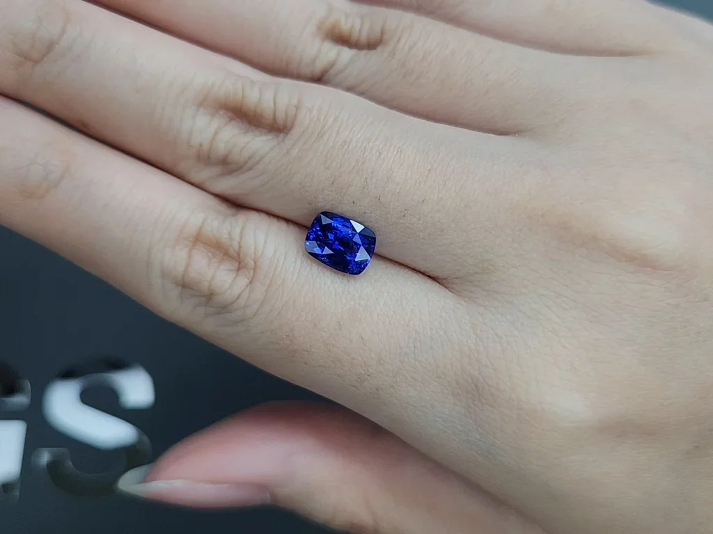 Сапфир Royal Blue в огранке кушон 2,03 карата, Шри-Ланка  Изображение №2