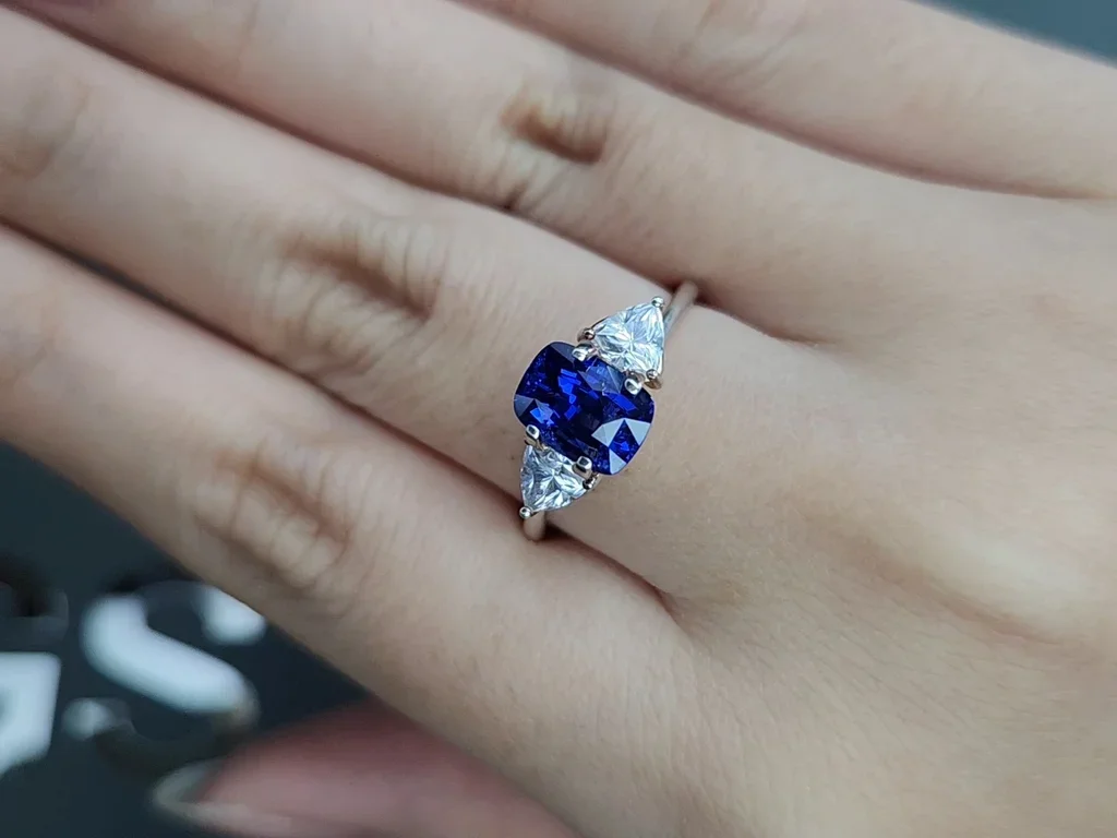 Сапфир Royal Blue в огранке кушон 2,03 карата, Шри-Ланка  Изображение №5
