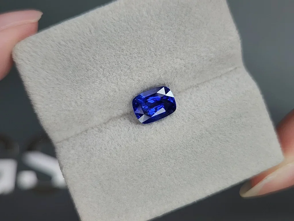 Сапфир Royal Blue в огранке кушон 2,03 карата, Шри-Ланка  Изображение №4