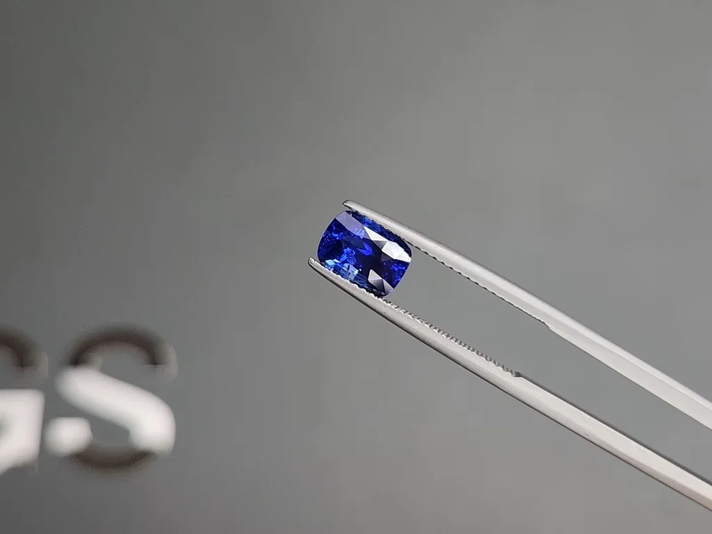 Сапфир Royal Blue в огранке кушон 2,03 карата, Шри-Ланка  Изображение №3