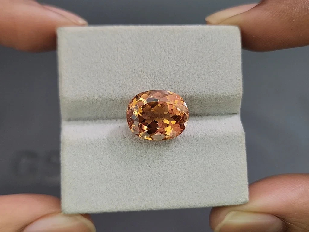 Топаз Империал в в огранке овал 9,50 карат, Бразилия Изображение №4