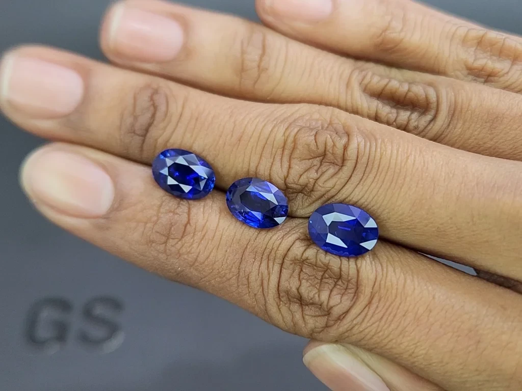 Сет сапфиров Royal Blue  в огранке овал 10,56 карат, Шри-Ланка Изображение №2