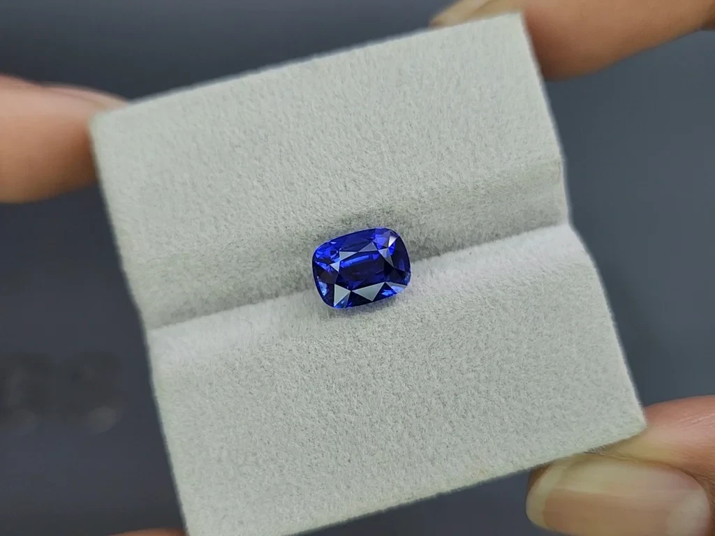 Сапфир Royal Blue в огранке кушон 3,24 карат, Шри-Ланка  Изображение №4