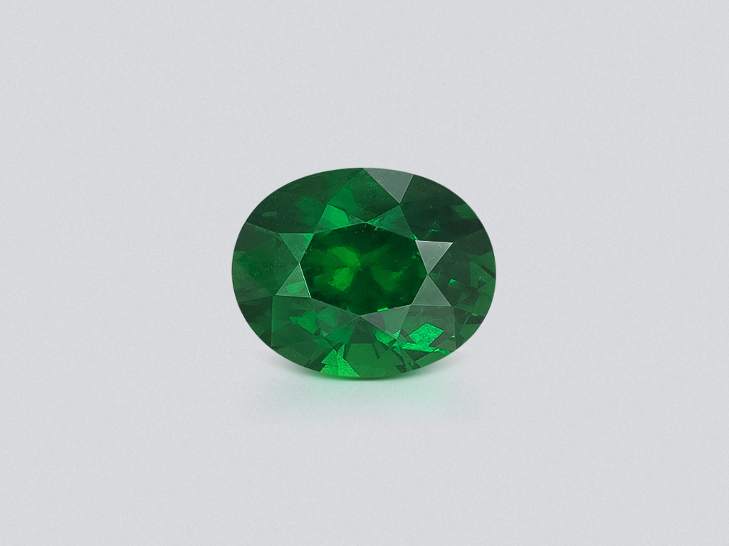 Гранат цаворит Vivid Green в огранке овал 5,52 карата, Африка Изображение №1