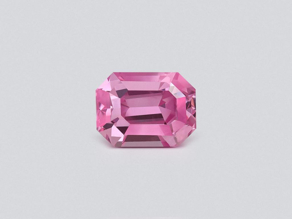 Негретый сапфир Baby Pink в огранке октагон 2,07 карата, Мадагаскар Изображение №1